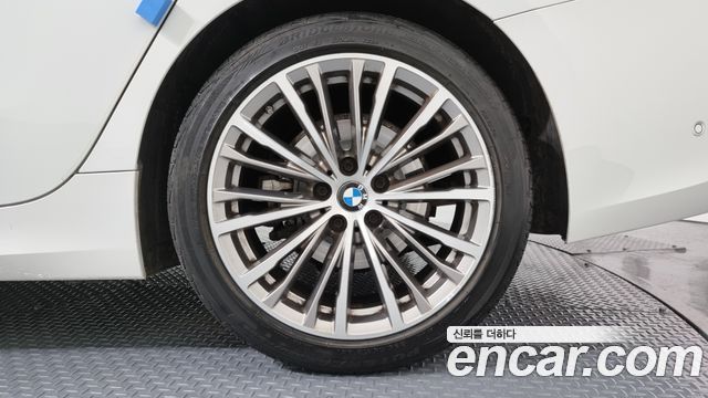 BMW 3-Series 320i Luxury