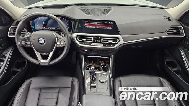 BMW 3-Series 320i Luxury