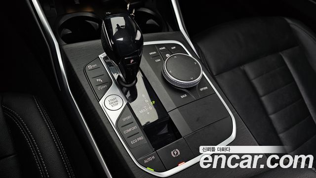 BMW 3-Series 320i Luxury