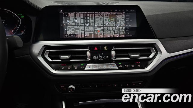 BMW 3-Series 320i Luxury