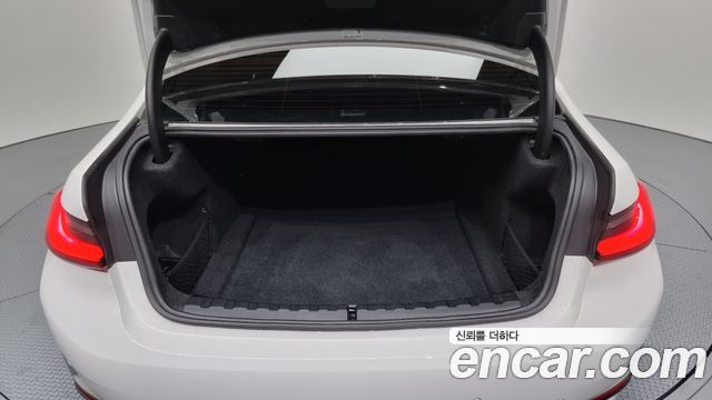 BMW 3-Series 320i Luxury