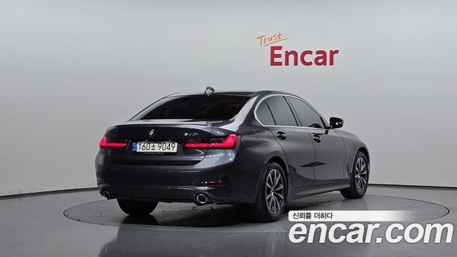 BMW 3-Series 320i