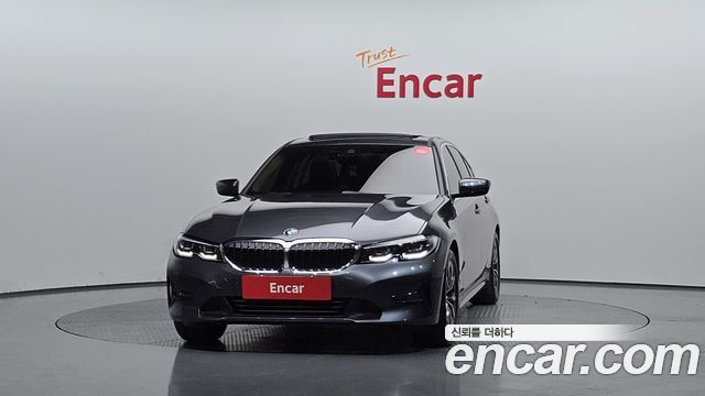 BMW 3-Series 320i