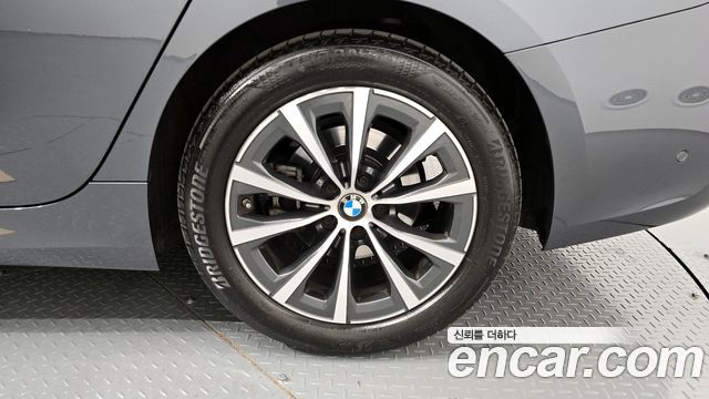 BMW 3-Series 320i