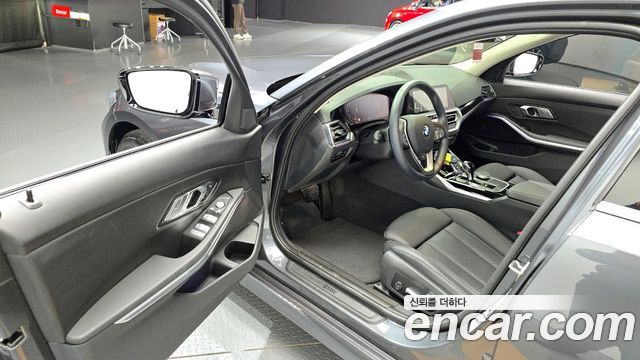 BMW 3-Series 320i