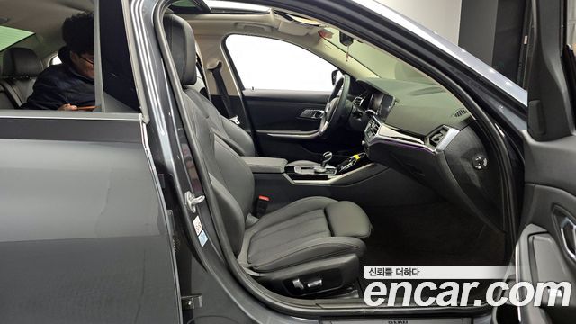 BMW 3-Series 320i