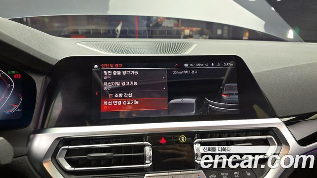 BMW 3-Series 320i