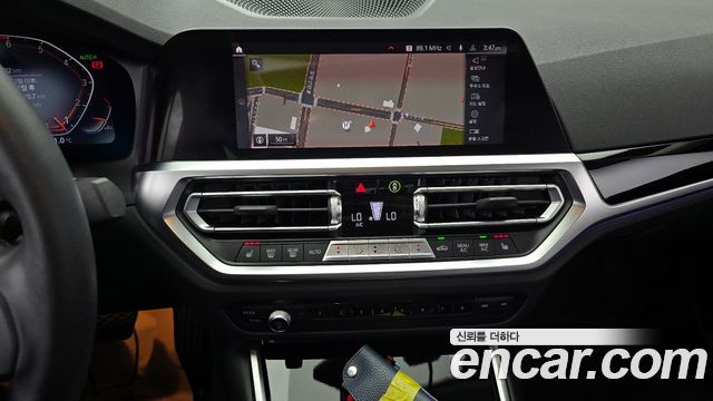 BMW 3-Series 320i