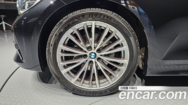 BMW 3-Series 320i Luxury