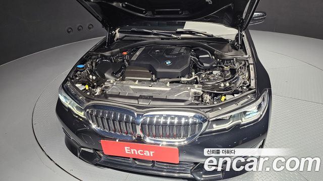 BMW 3-Series 320i Luxury