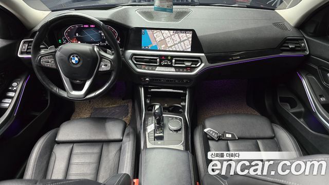 BMW 3-Series 320i Luxury