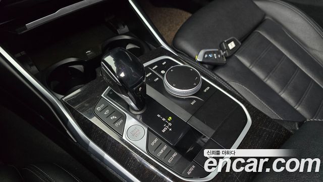 BMW 3-Series 320i Luxury
