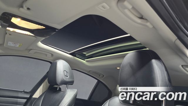 BMW 3-Series 320i Luxury