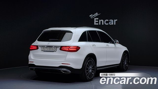 Mercedes-Benz GLC-Class GLC300 4MATIC AMG Line
