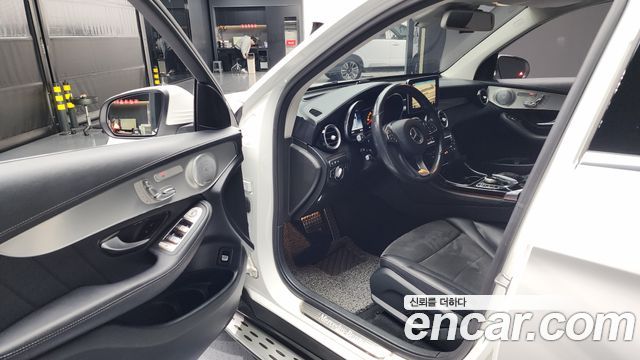 Mercedes-Benz GLC-Class GLC300 4MATIC AMG Line