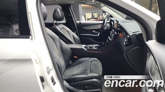 Mercedes-Benz GLC-Class GLC300 4MATIC AMG Line