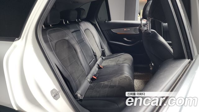 Mercedes-Benz GLC-Class GLC300 4MATIC AMG Line