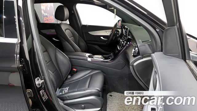 Mercedes-Benz GLC-Class GLC300e 4MATIC