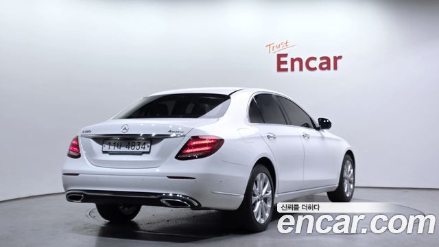 Mercedes-Benz E-Class E300 4MATIC Exclusive