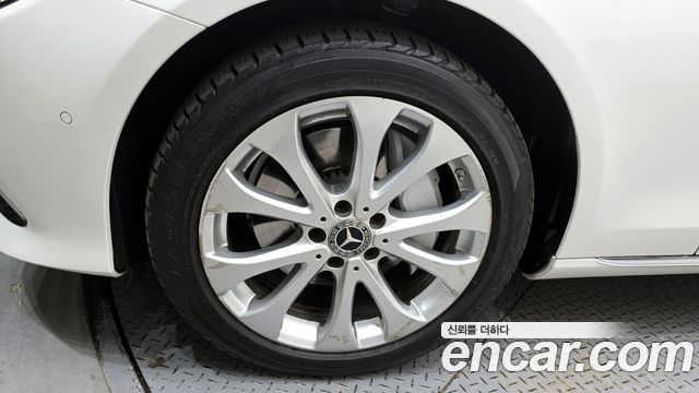 Mercedes-Benz E-Class E300 4MATIC Exclusive