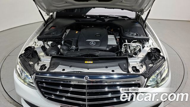 Mercedes-Benz E-Class E300 4MATIC Exclusive