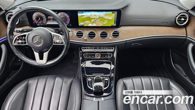 Mercedes-Benz E-Class E300 4MATIC Exclusive