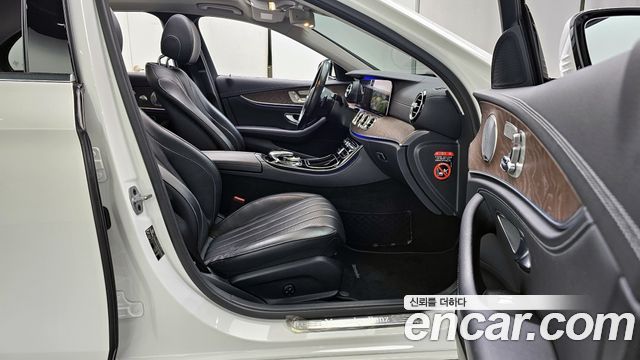 Mercedes-Benz E-Class E300 4MATIC Exclusive