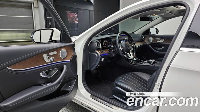 Mercedes-Benz E-Class E300 4MATIC Exclusive