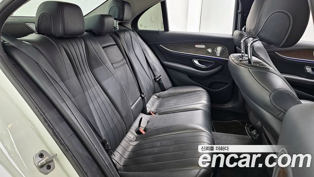 Mercedes-Benz E-Class E300 4MATIC Exclusive
