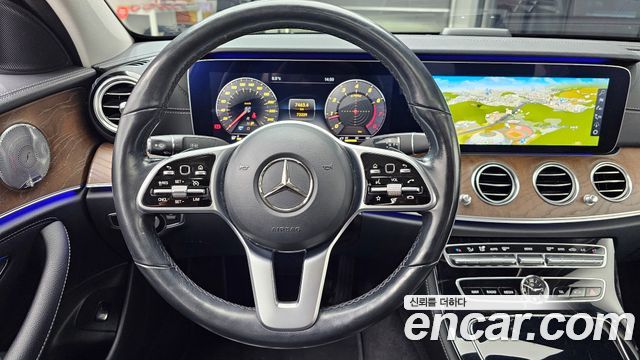 Mercedes-Benz E-Class E300 4MATIC Exclusive