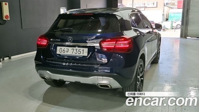 Mercedes-Benz GLA-Class GLA250 4MATIC