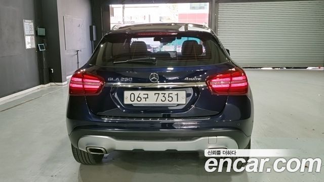 Mercedes-Benz GLA-Class GLA250 4MATIC