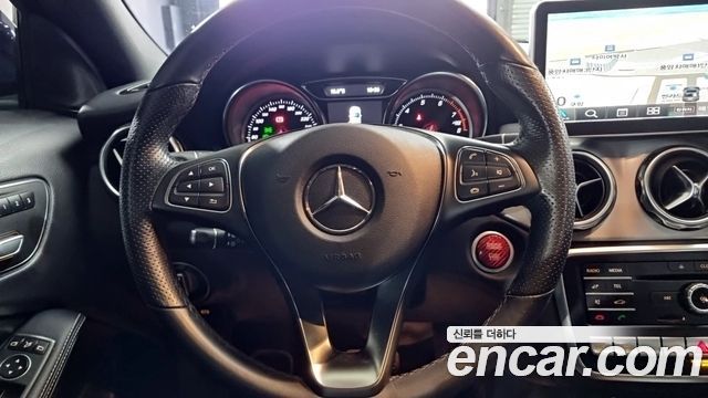 Mercedes-Benz GLA-Class GLA250 4MATIC