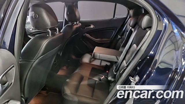 Mercedes-Benz GLA-Class GLA250 4MATIC