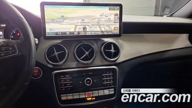 Mercedes-Benz GLA-Class GLA250 4MATIC