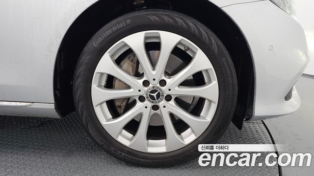 Mercedes-Benz E-Class E300 4MATIC Exclusive