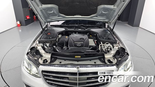 Mercedes-Benz E-Class E300 4MATIC Exclusive