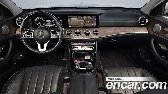 Mercedes-Benz E-Class E300 4MATIC Exclusive