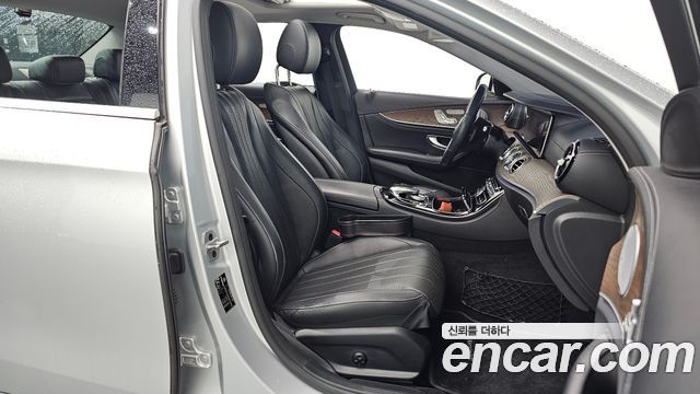 Mercedes-Benz E-Class E300 4MATIC Exclusive