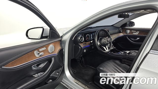 Mercedes-Benz E-Class E300 4MATIC Exclusive