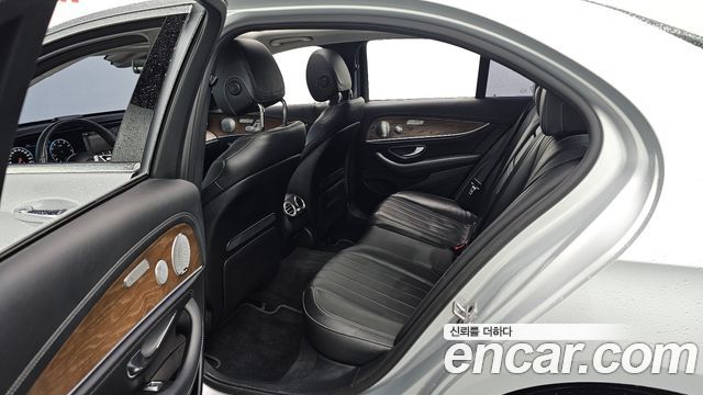 Mercedes-Benz E-Class E300 4MATIC Exclusive