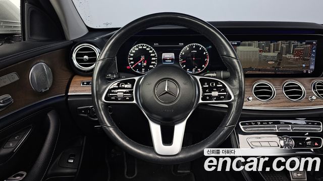 Mercedes-Benz E-Class E300 4MATIC Exclusive