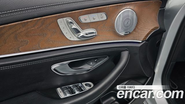 Mercedes-Benz E-Class E300 4MATIC Exclusive