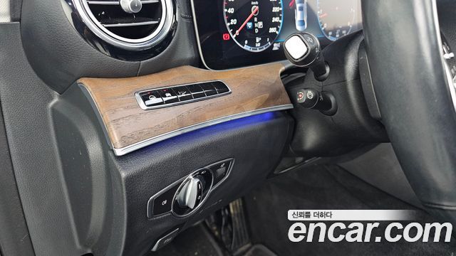 Mercedes-Benz E-Class E300 4MATIC Exclusive