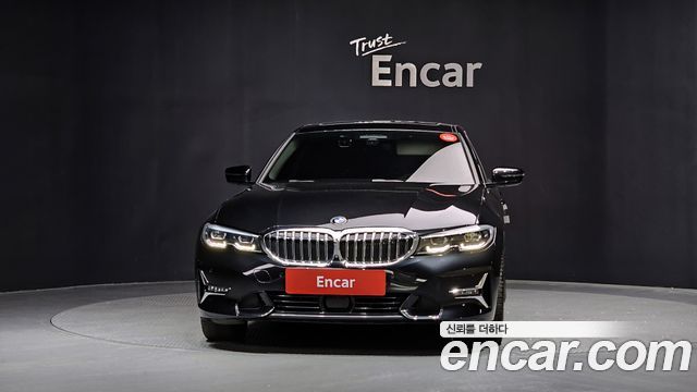 BMW 3-Series 320i Luxury