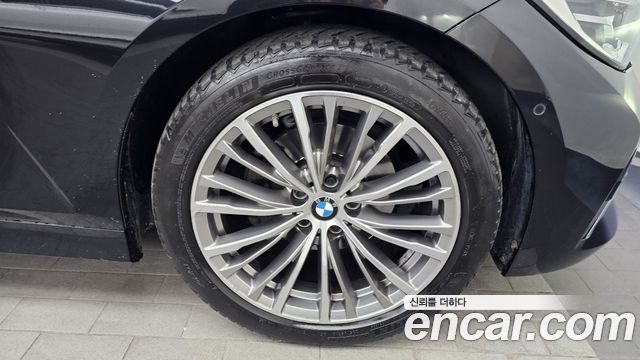 BMW 3-Series 320i Luxury