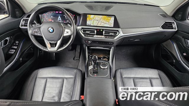 BMW 3-Series 320i Luxury