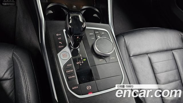 BMW 3-Series 320i Luxury