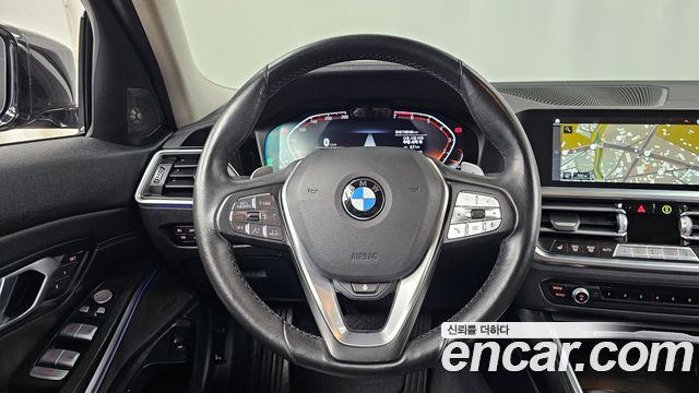 BMW 3-Series 320i Luxury