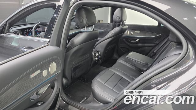 Mercedes-Benz E-Class E350 4MATIC AMG Line